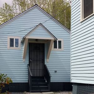 Meet your Posher, Clinton